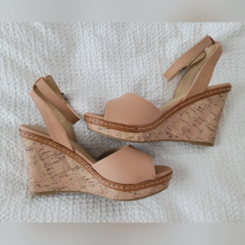 NWOT Nude Wedges - Picture 4 of 8